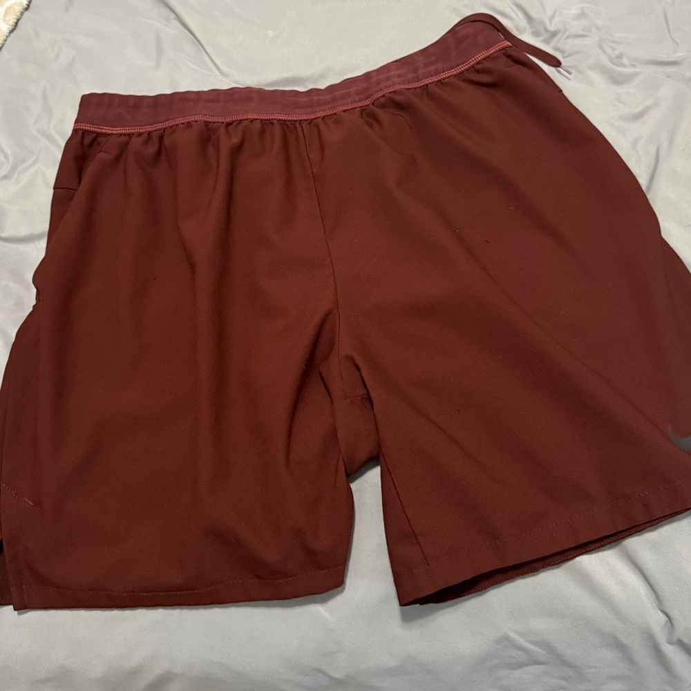 Nike Men's Maroon Athletic Shorts 2XL zippered pocket